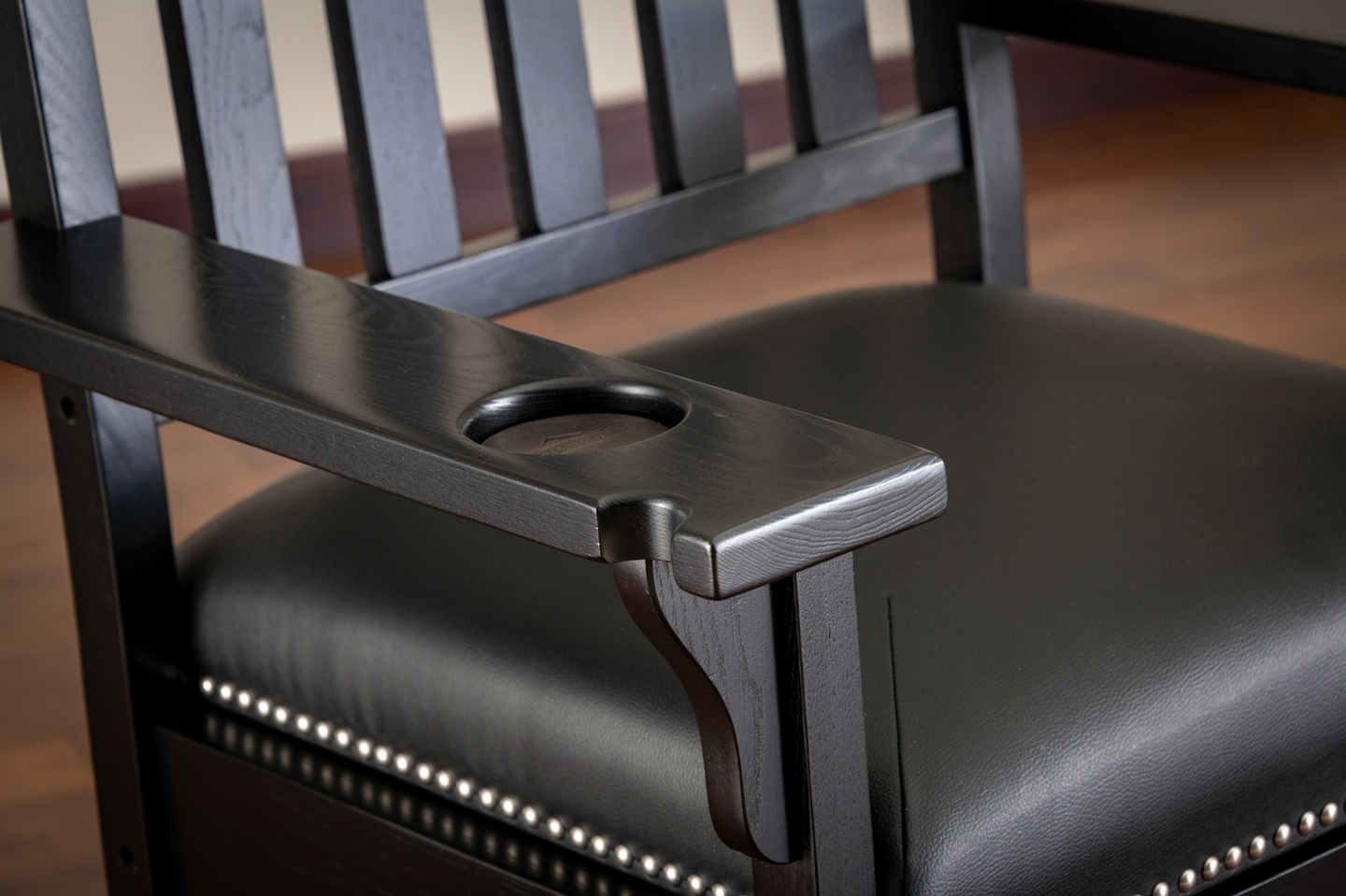 King Viewing Chair - Image 11